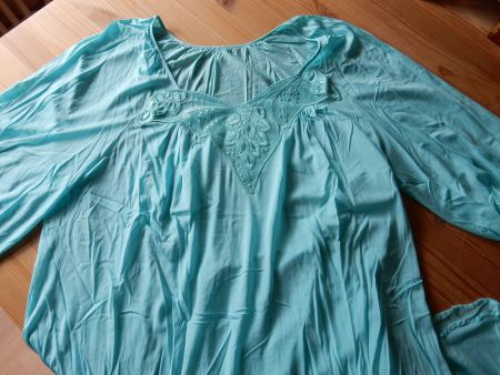wunderschönes Nachthemd mit Spitzen türkis NEU Mischgewebe