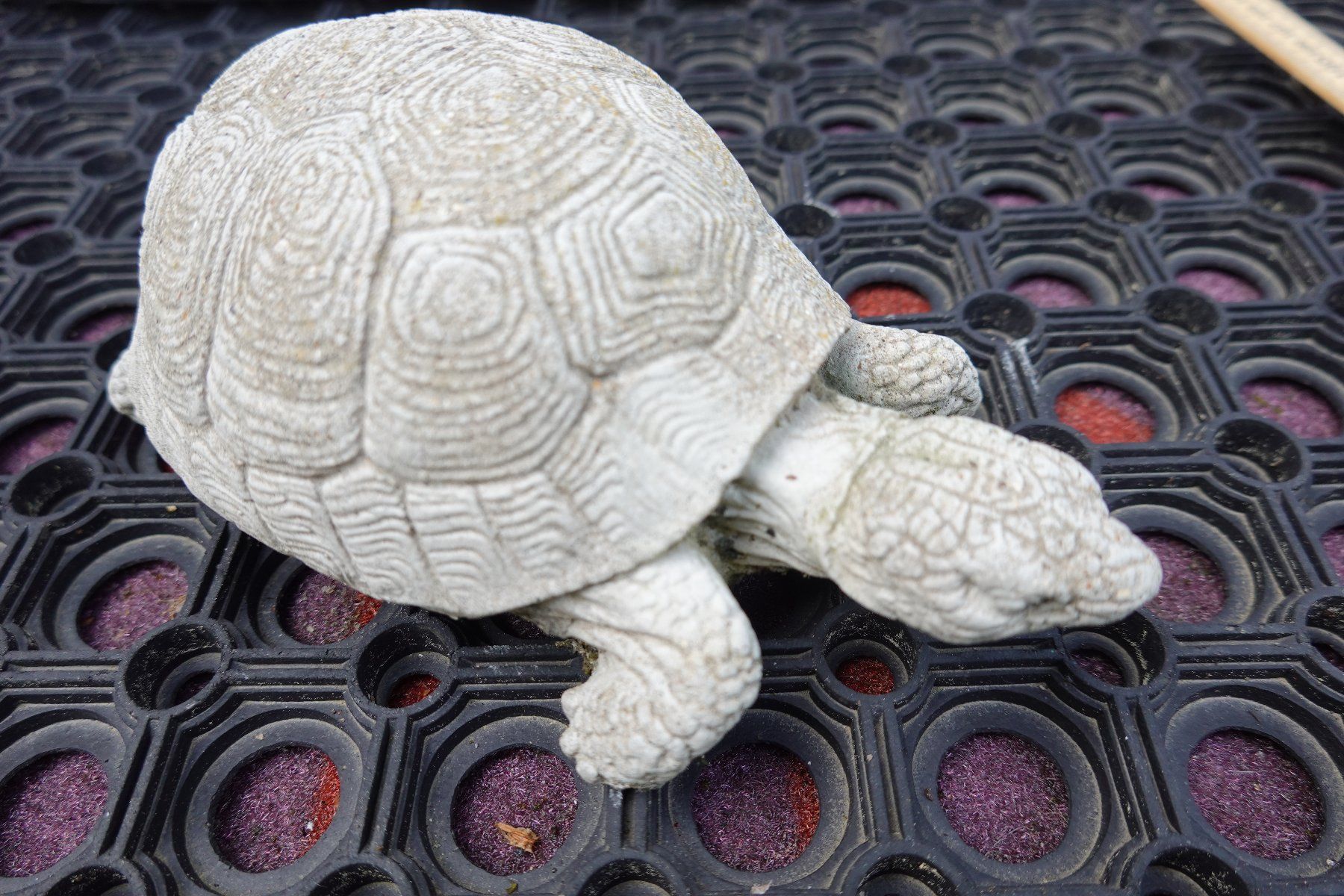 Statuette: Gartendeko: Steingussfigur Schildkröte, winterhart – Nuovo (secondo la descrizione) da Jona venduto da simongarden 1