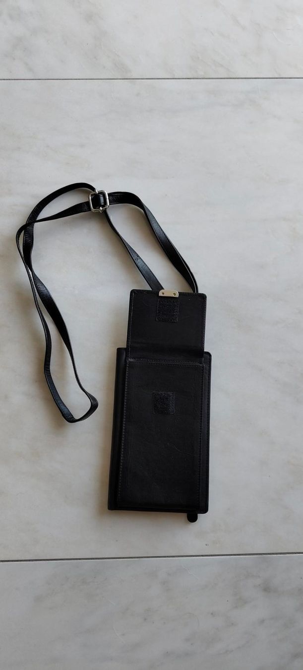 Taschen für Damen: Handy-Umhängetasche Leder – Neu (gemäss Beschreibung) aus Steckborn von Algass 1