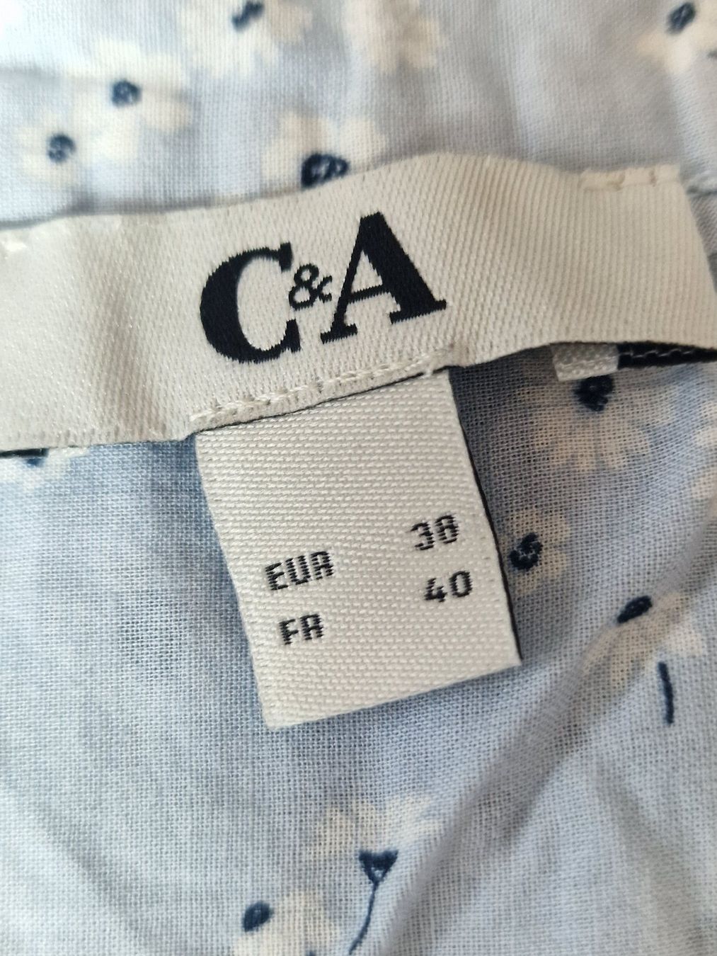 H&M Camicette: Damen Bluse C&A hellblau mit Blumenmuster Grösse 38 – Usato da Meierskappel venduto da HeartWear 1