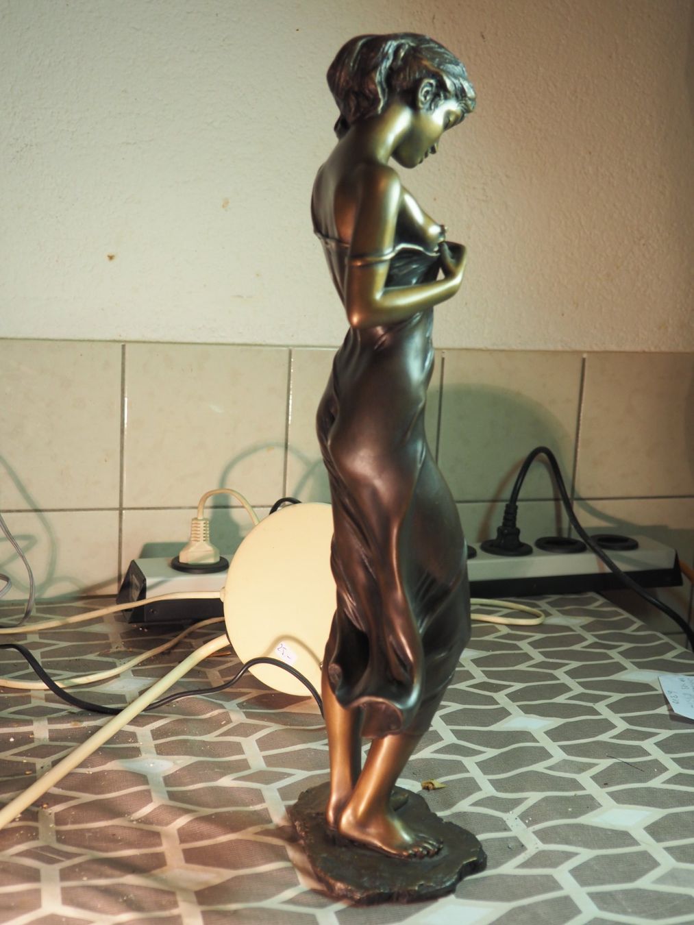 Statuette: Bronze Figur von Erwin A. Schinzel: == Im Sommerwind == – Usato da Schänis venduto da Lobelie1 1