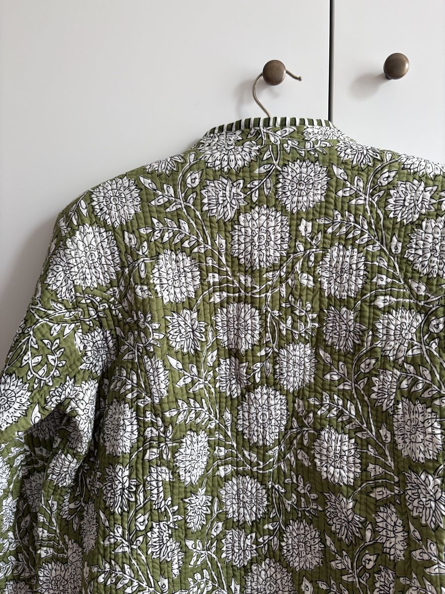 Giacche: Grüne Steppjacke in Blumenmuster, Grösse S – Usato da Zürich venduto da Sera.13 4