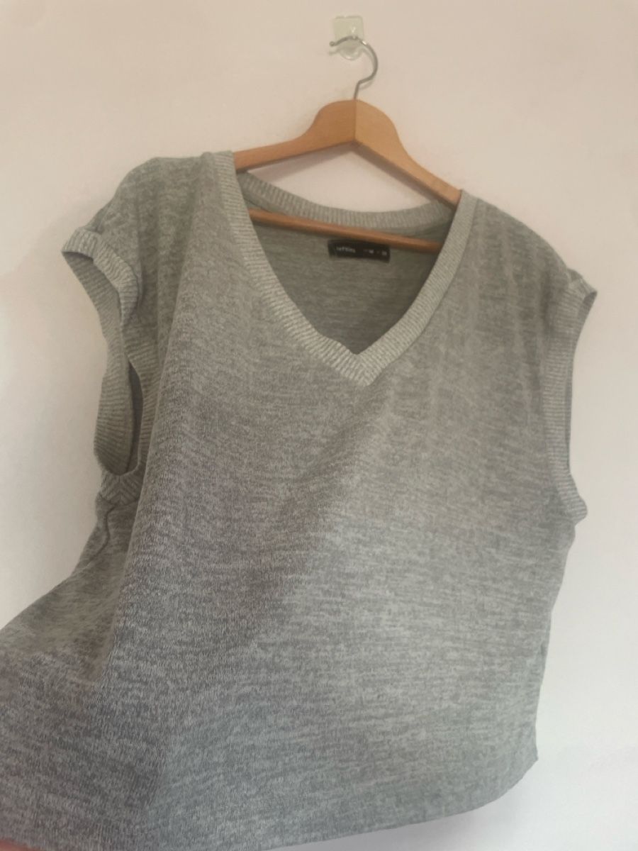 Top: Pull en laine gris avec décolté – Usato da Lausanne venduto da log_rrq7 2