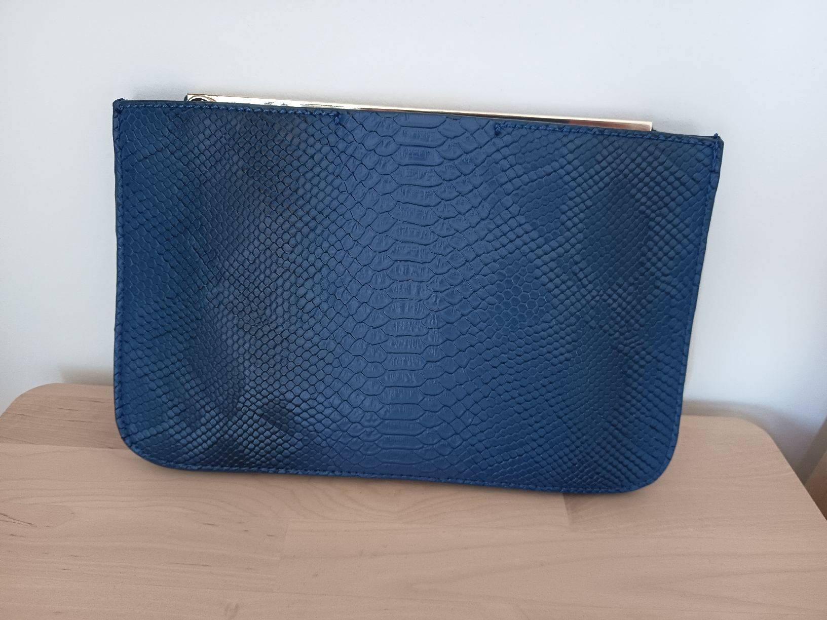 Zara Taschen für Damen: Clutch bag blue snakeskin pattern with strap  – Gebraucht aus Basel von beg_6v7r