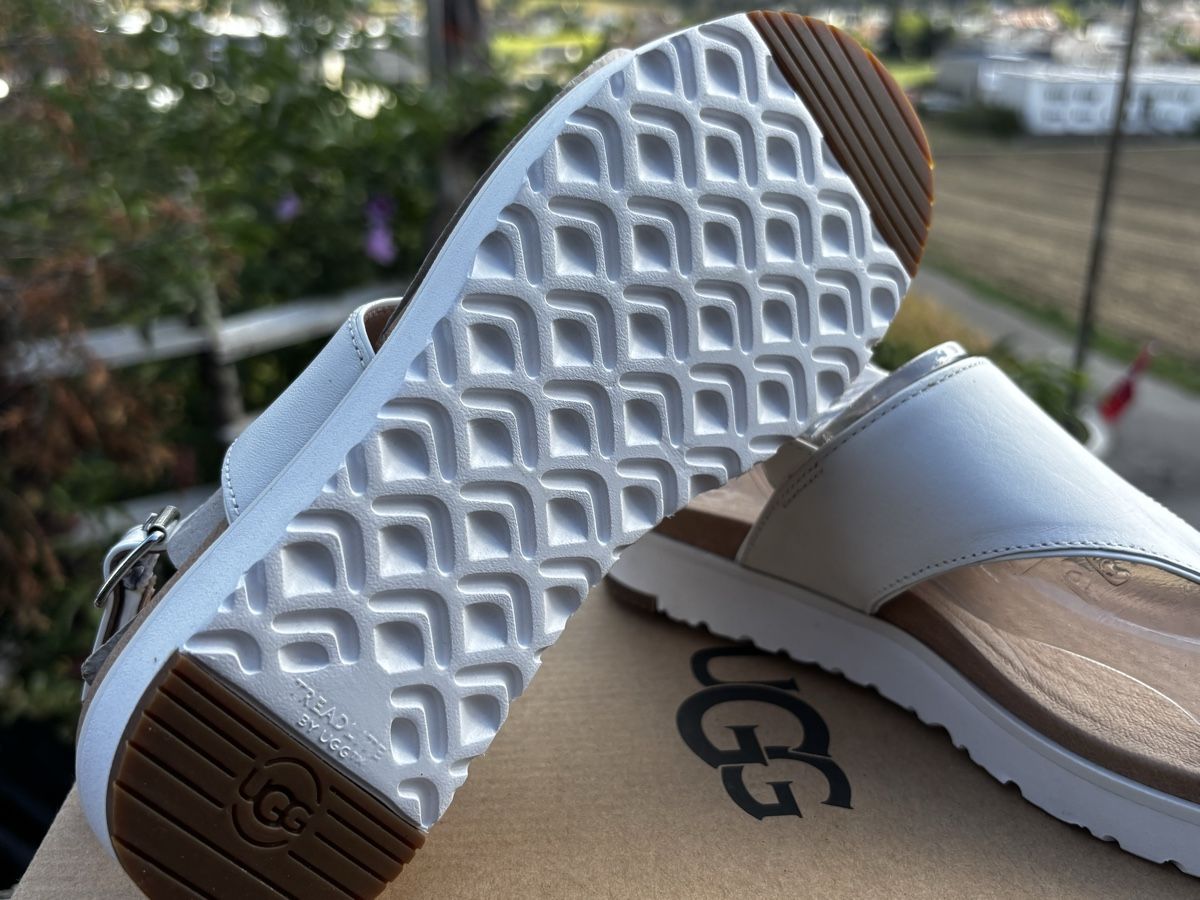 Ugg Scarpe da donna: Neue UGG Sandalen  – Nuovo e nell'imballaggio originale da Walterswil SO venduto da Sunshineyupi 3