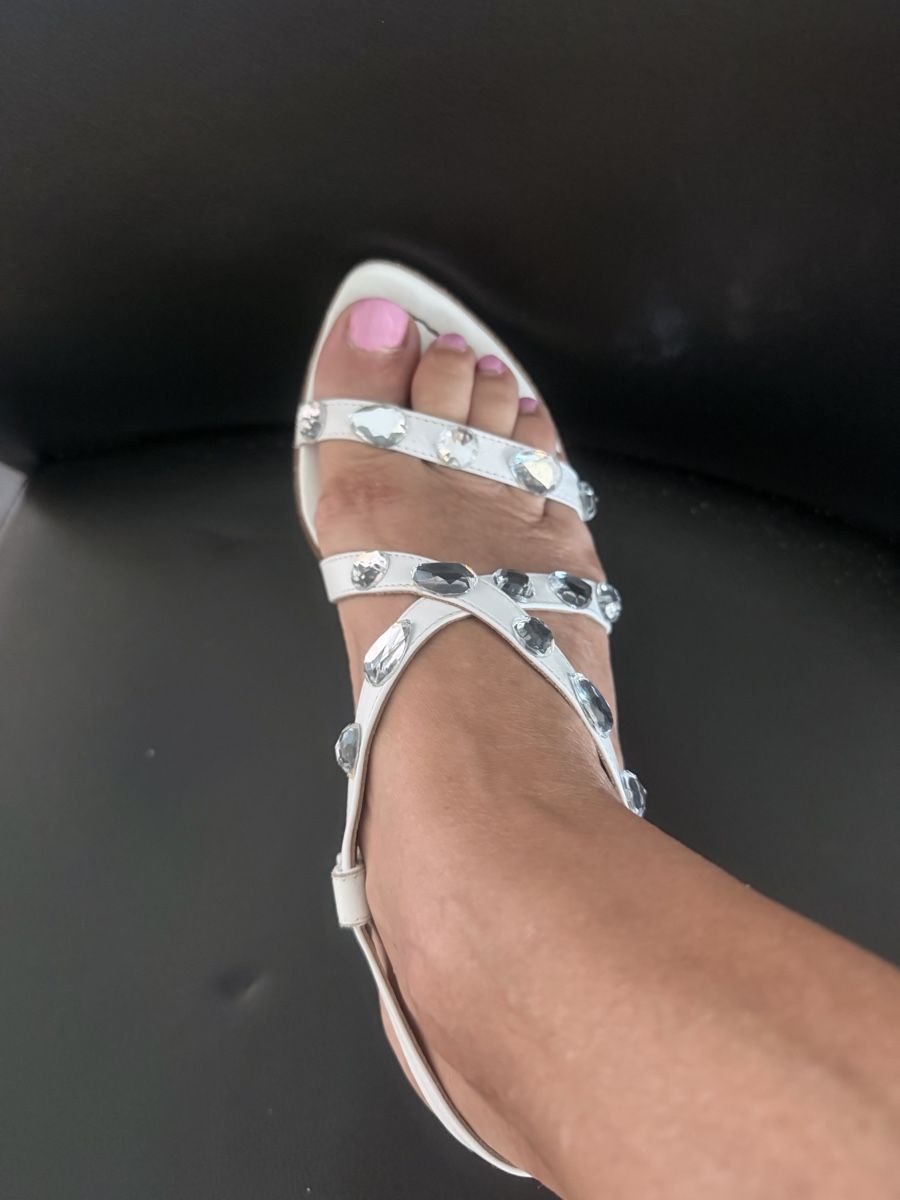 Massimo Dutti Damenschuhe: Sandales Massimo taille 36-37 blanc strass – Gebraucht aus Porrentruy von SYANKA 2