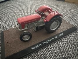MODELLTRAKTOR 1:32 Neu auf Kunststoff Sockel ab 9.- 