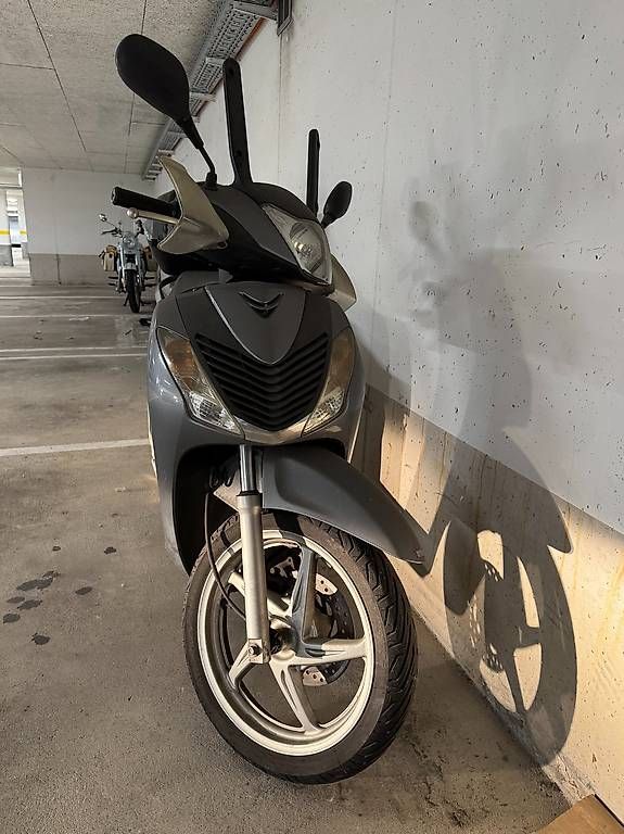 Honda Scooter: Honda SH 150 2012 40541 km  1000 CHF – Usato da Bellinzona venduto da mar_9l5f 1