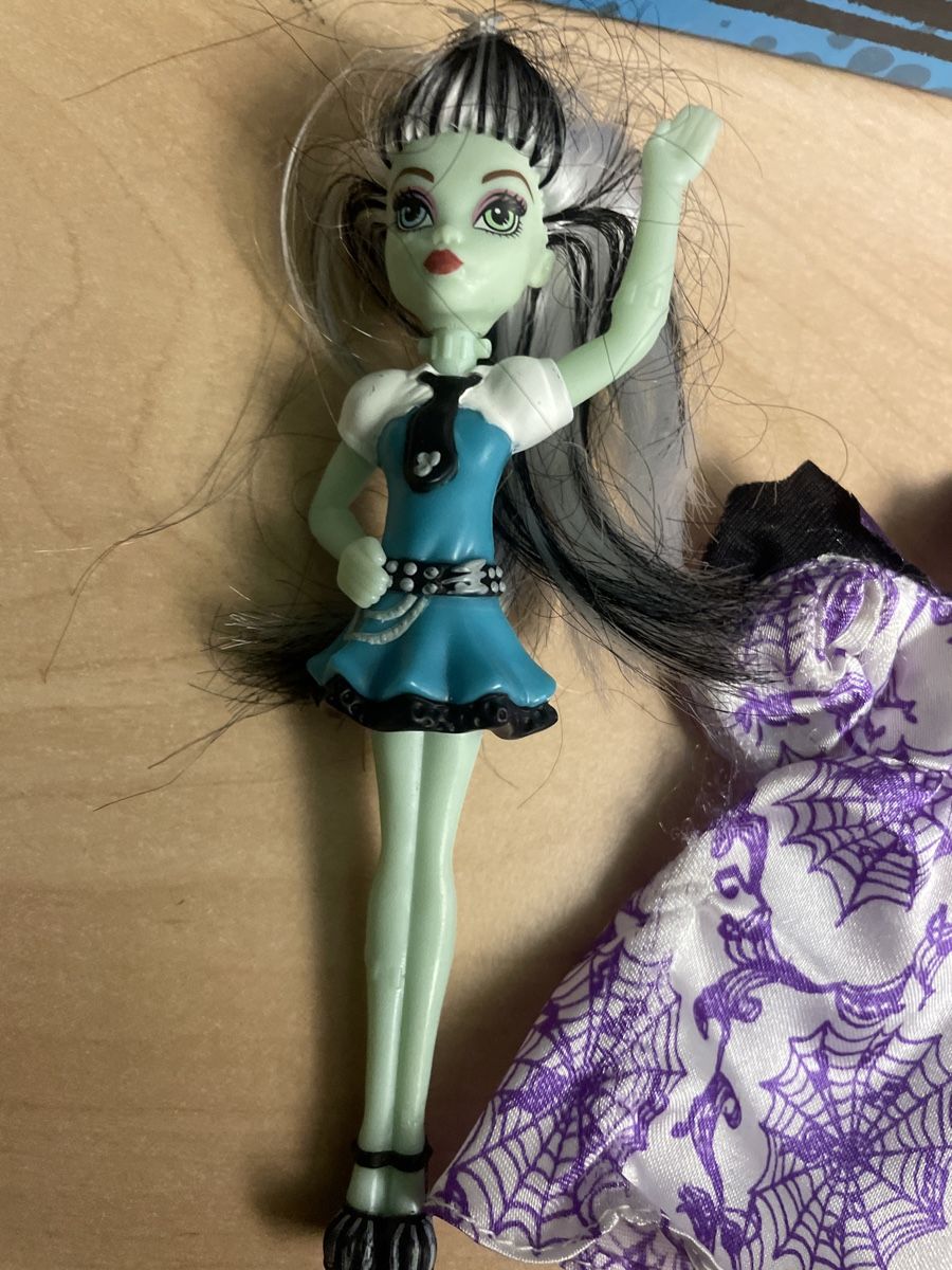Bambole: Monster High Box mit Puppe und Kleider – Usato da Obergerlafingen venduto da cabo4 1