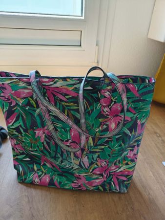 Tropical Print Tote Bag: Perfect for Summer Adventures!