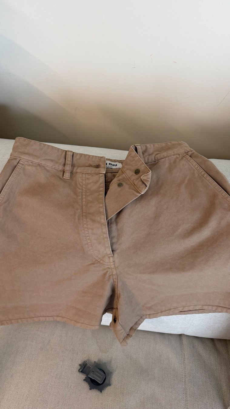 Miu Miu Pantaloni: Miu Miu shorts new – Nuovo e nell'imballaggio originale da Paradiso venduto da Under_sun 3