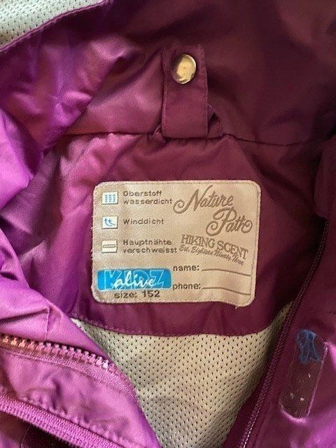 Jacken & Mäntel: Regenjacke Grösse 152 – Gebraucht aus Emmen von Aribini 1