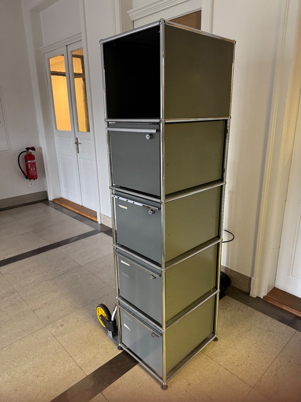 USM Scaffali: Usm extra grosse Korpus/Möbel Mittelgrau  Lieferung gratis – Usato da Thun venduto da Thuno6