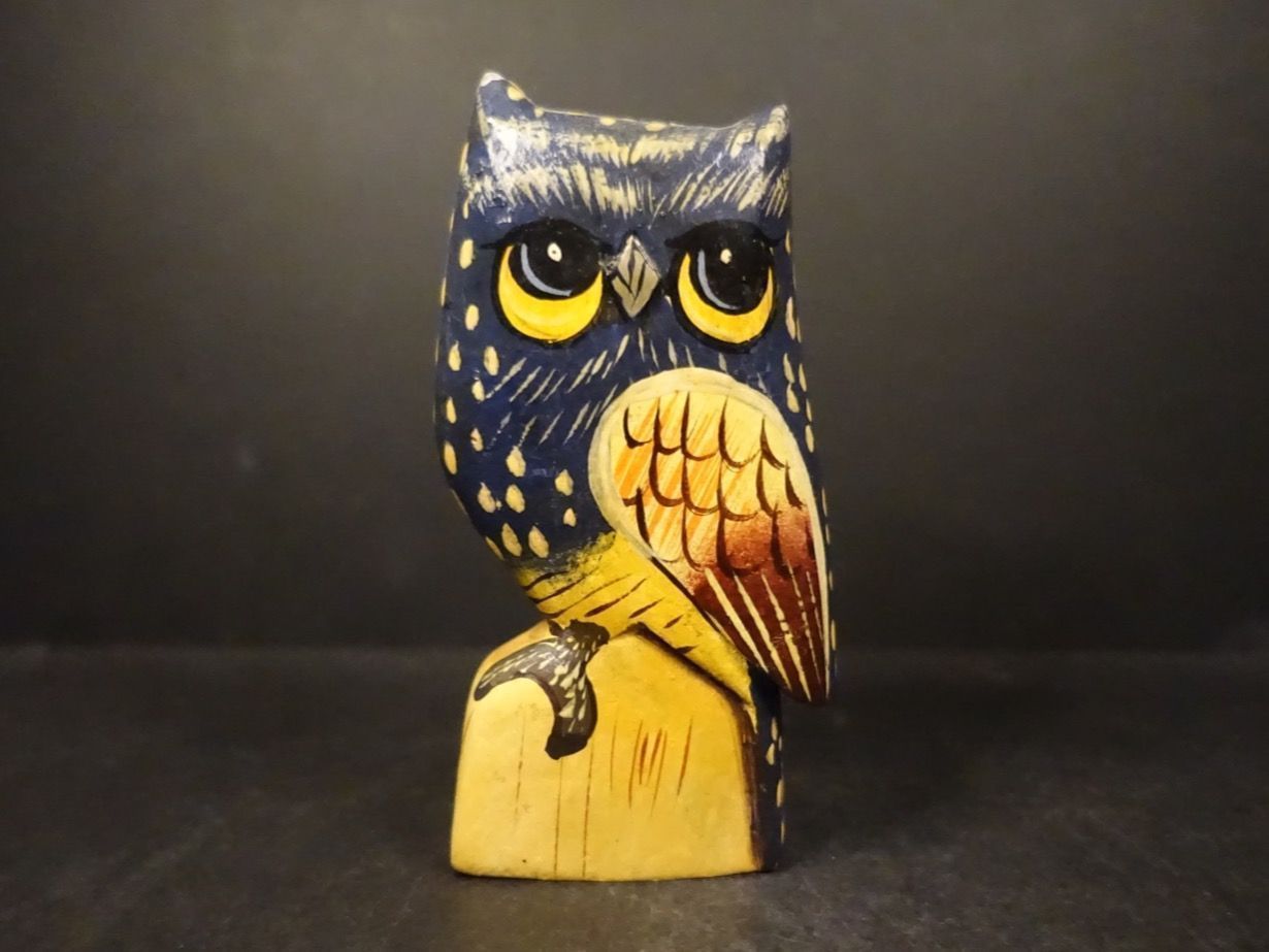 Figuren: Farbenfrohe Eule aus Holz – Gebraucht aus Russikon von Eulenfeder