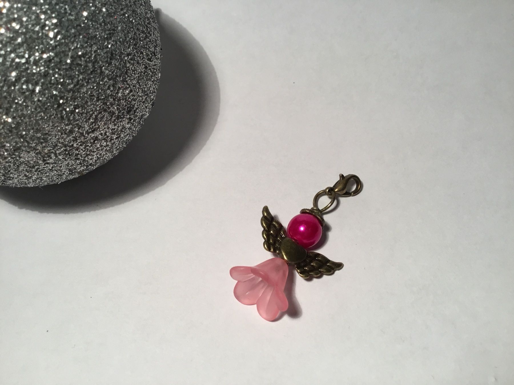 Ciondoli: Engel Anhänger Blumenrock bronze/pink – Usato da Winterthur venduto da Trinity159 2