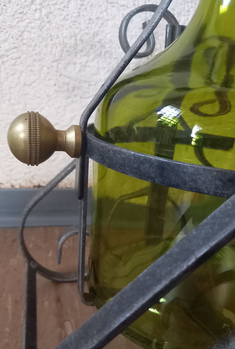 Portabottiglie: Schmiedeisen-Gestell mit Schnapsflasche; 3lt – Usato da Marbach LU venduto da Ilrebo 3