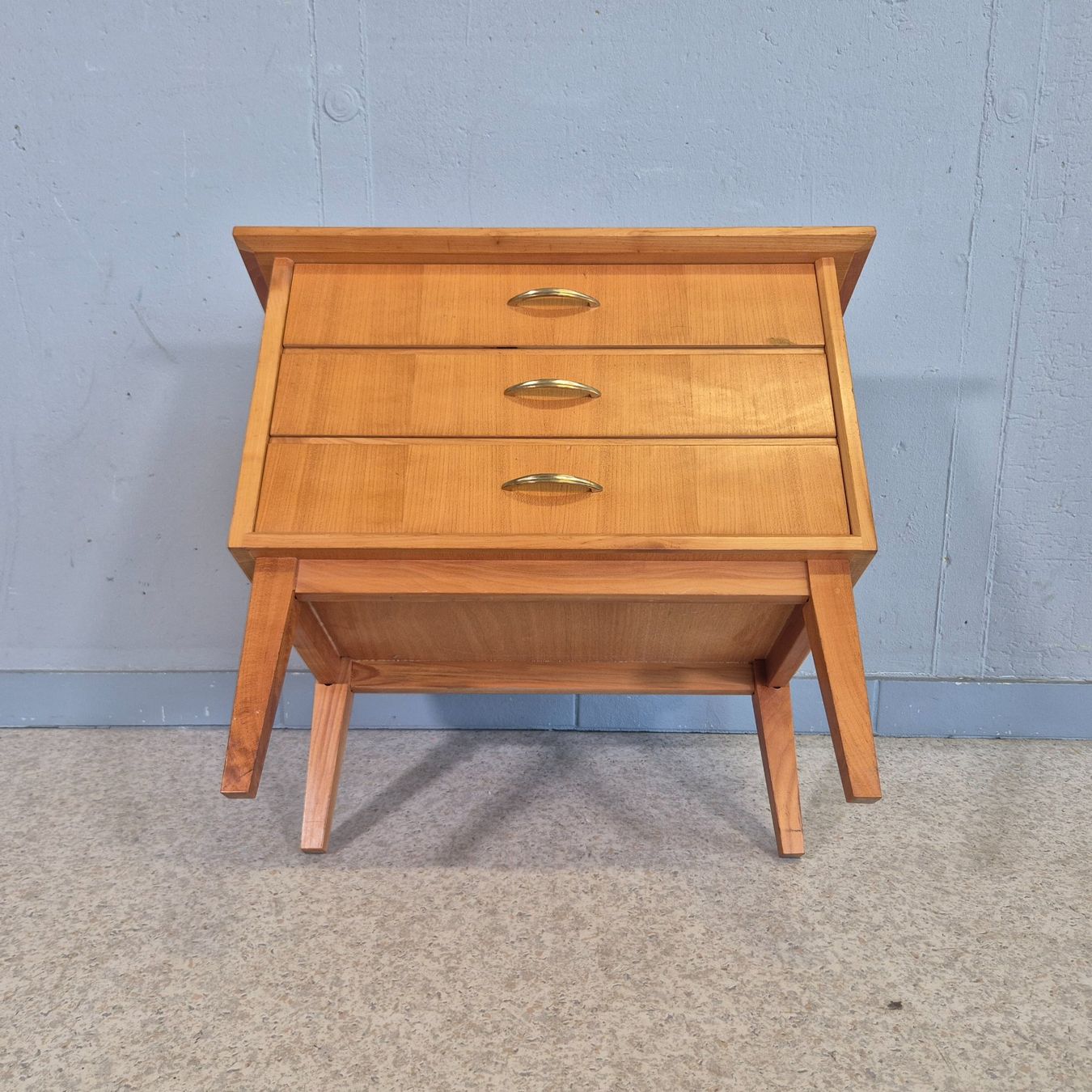 Tables de nuit: 60s Night-Stand Nachttisch Schubladenkommode Holz Kommode – D'occasion à Nottwil par Wondewa-Shop 5