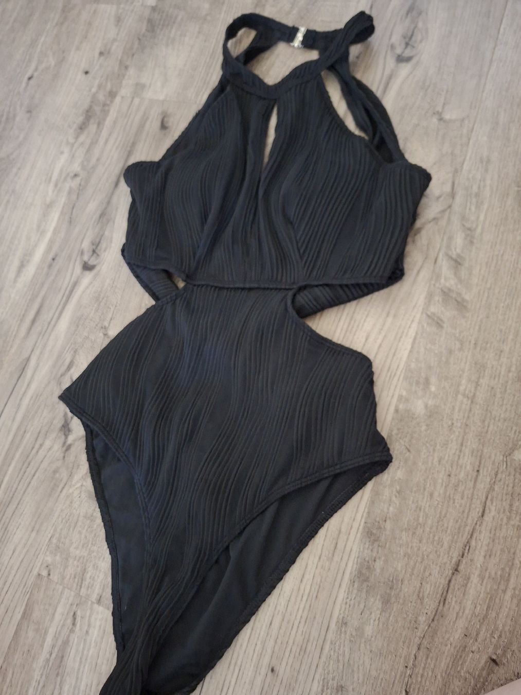 Costumi da bagno & Bikini: Badeanzug Schwarz mit Cut-outs Grösse M – Usato da Winterthur venduto da Ausmisten2026