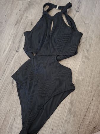 Badeanzug Schwarz mit Cut-outs Grösse M