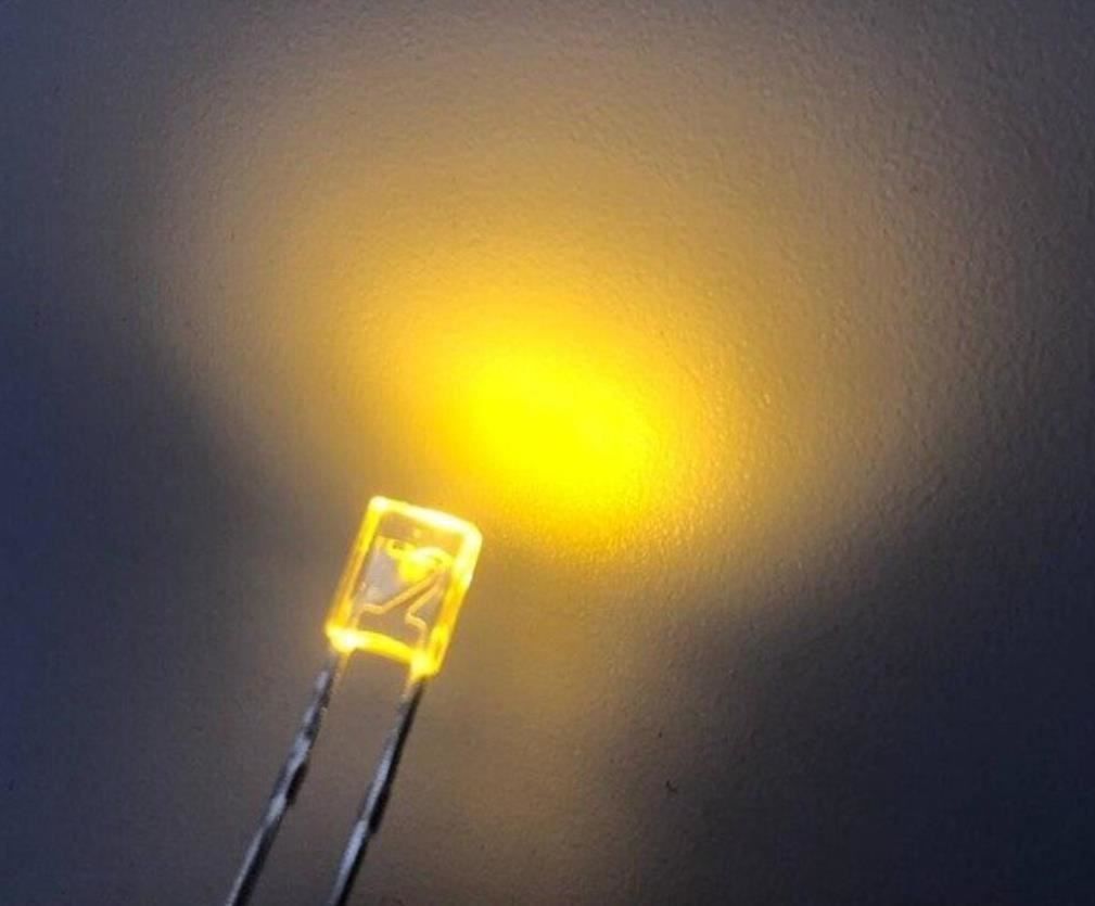 Componenti elettronici: Quader-LED 10 Stk 2x3x4mm klar/gelb – Nuovo (secondo la descrizione) da Luzern venduto da Salefactory