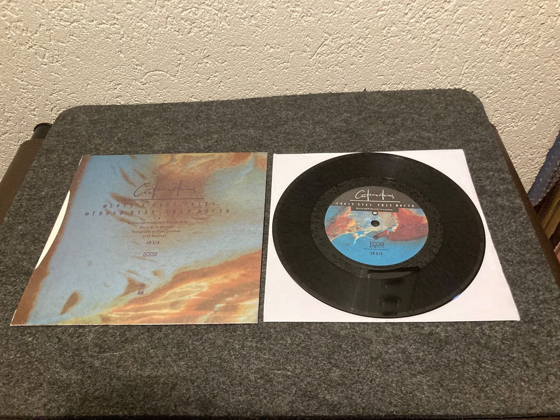 Schallplatten: Cocteau Twins - Love's Easy Tears – Gebraucht aus Fribourg von Karushi