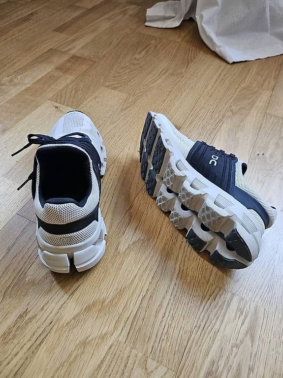 On Damenschuhe: On Cloudswift Damen - Creme/Schwarz  bequem & leicht – Gebraucht aus Buchs SG von corapre 3