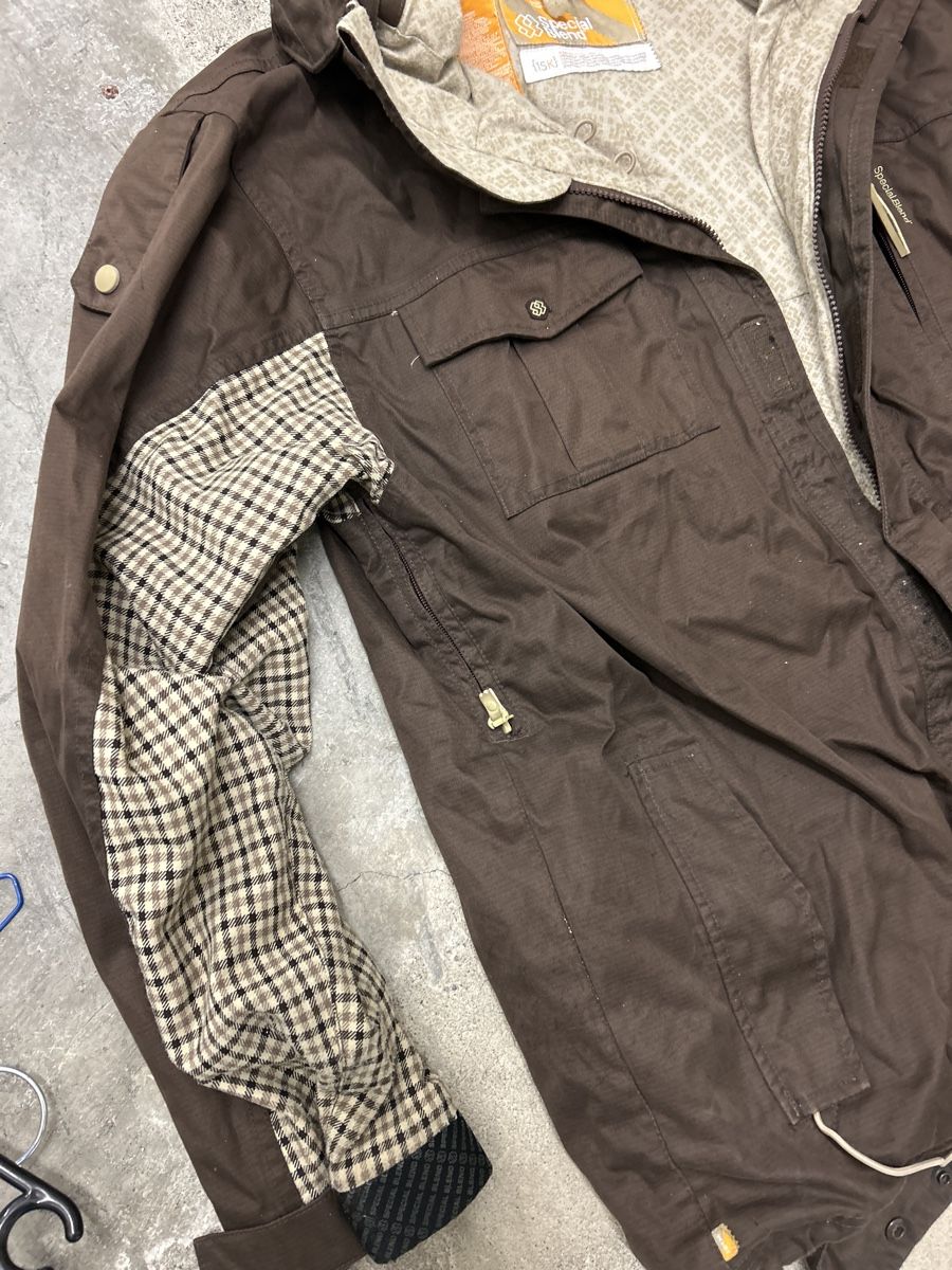 Giacche: Snowboardjacke Special Blend braun Grösse L – Usato da Bern venduto da floorball_zoro 1