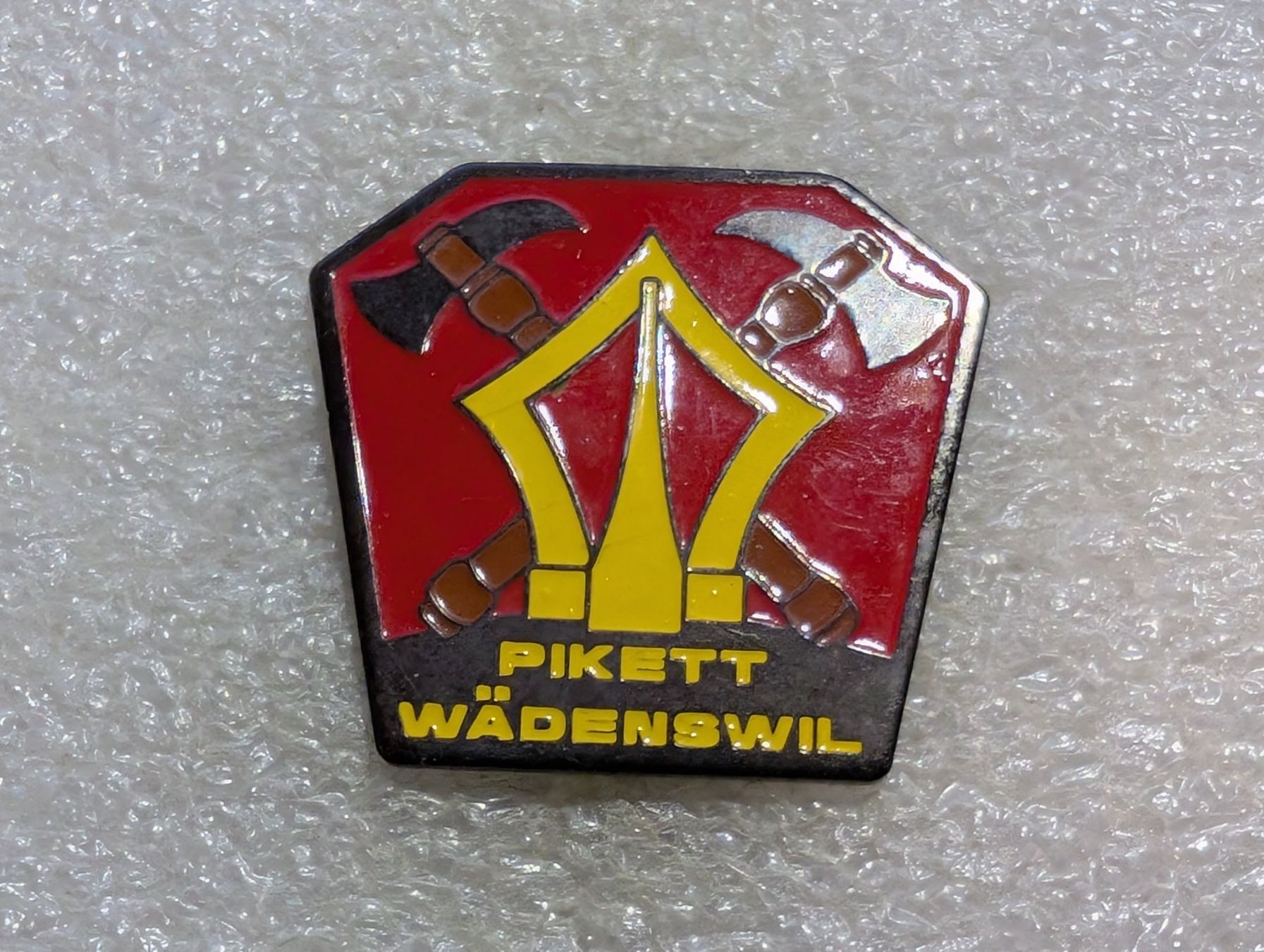 Placchette & Badge: Ansteckpin 192: Pikett Wädenswil – Usato da Oppligen venduto da Pin-Fall-Shop
