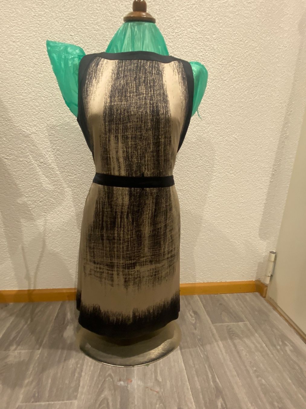 Vestiti: Kleid Elie Tahari – Nuovo (secondo la descrizione) da Liestal venduto da Goldart