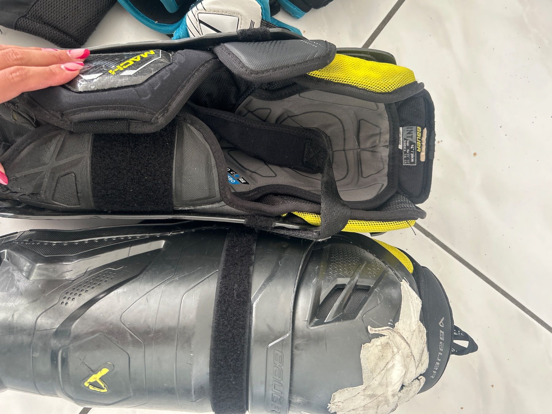 Bauer Protezioni & Imbottiture: Eishockey-Ausrüstung – Usato da Hergiswil NW venduto da ale_cpw2 5