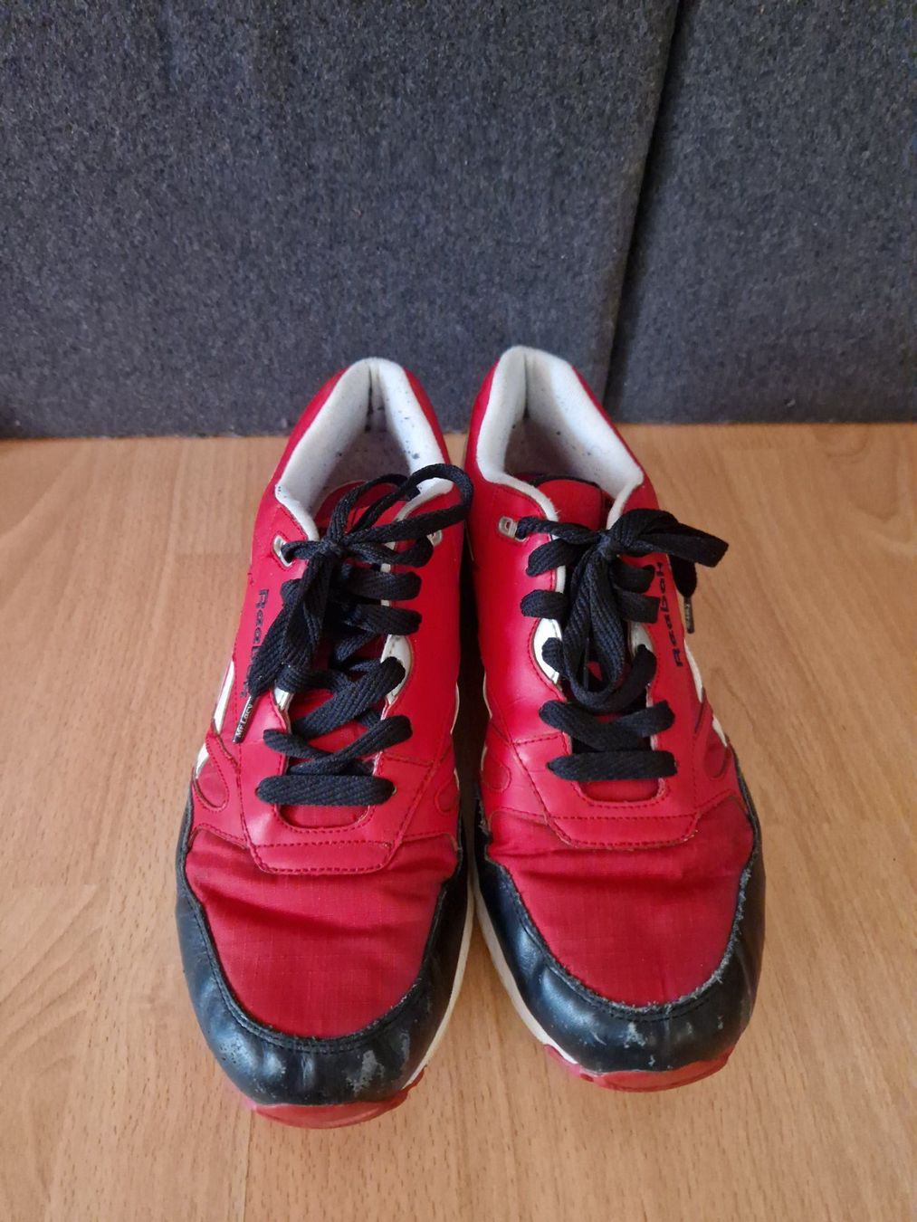 Reebok Herrenschuhe: Reebok Sneakers, Grösse 44, Rot/Weiss Old School – Gebraucht aus Neuhausen am Rheinfall von Alchimista 2