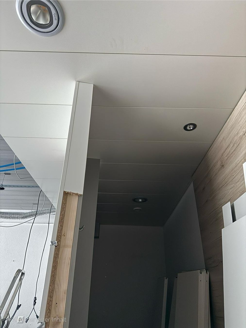 Pareti & Soffitti: 56 Stk (ca. 36 m2) Deckenpaneele inkl. Leuchten – Usato da Glarus venduto da Juice1_Glarus_GmbH 7