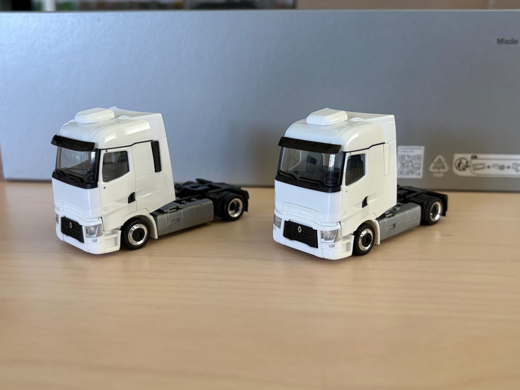 Herpa Modellini d'auto: 2 x Renault T Lowliner SZM – Usato da Felben-Wellhausen venduto da Mobil01