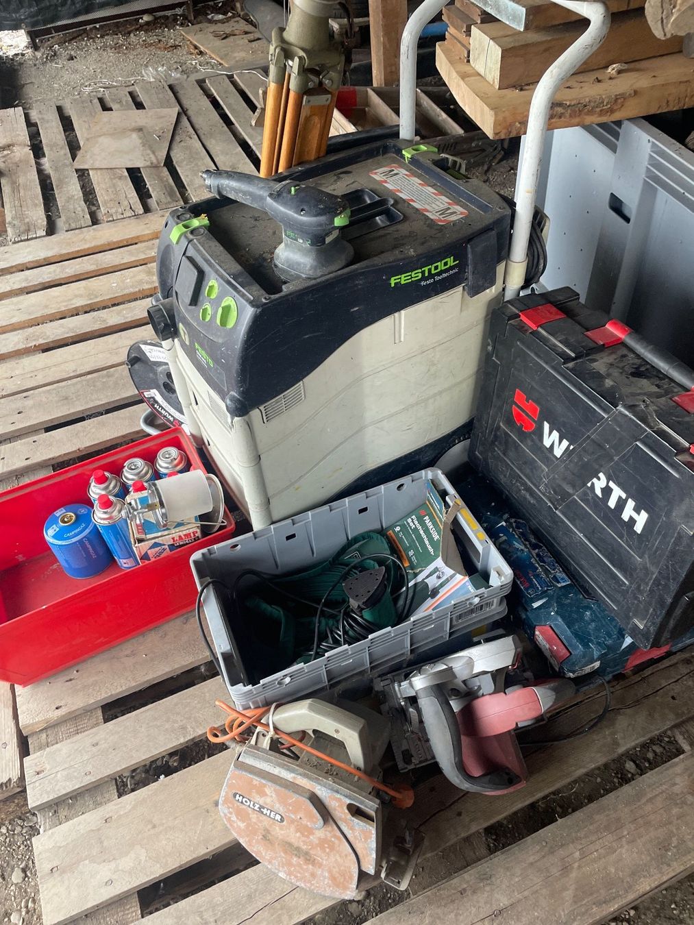 Tous les outils: Rest Posten mit Camping Zubehör – D'occasion à Giebenach par Toto222 2
