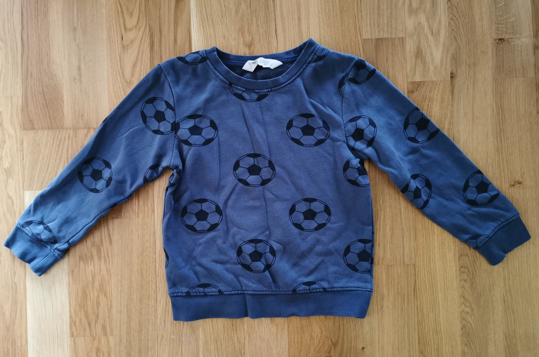 H&M Maglioni & Felpe: Pullover "Fussball" von H&M, Gr. 110/116, Top Zustand – Usato da Seuzach venduto da Tureda