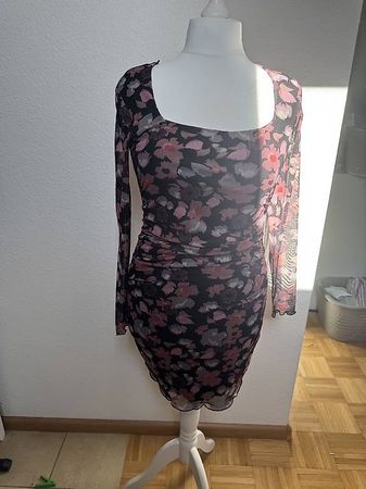 Damen Kleid schwarz mit Blumenmuster langarm desigual