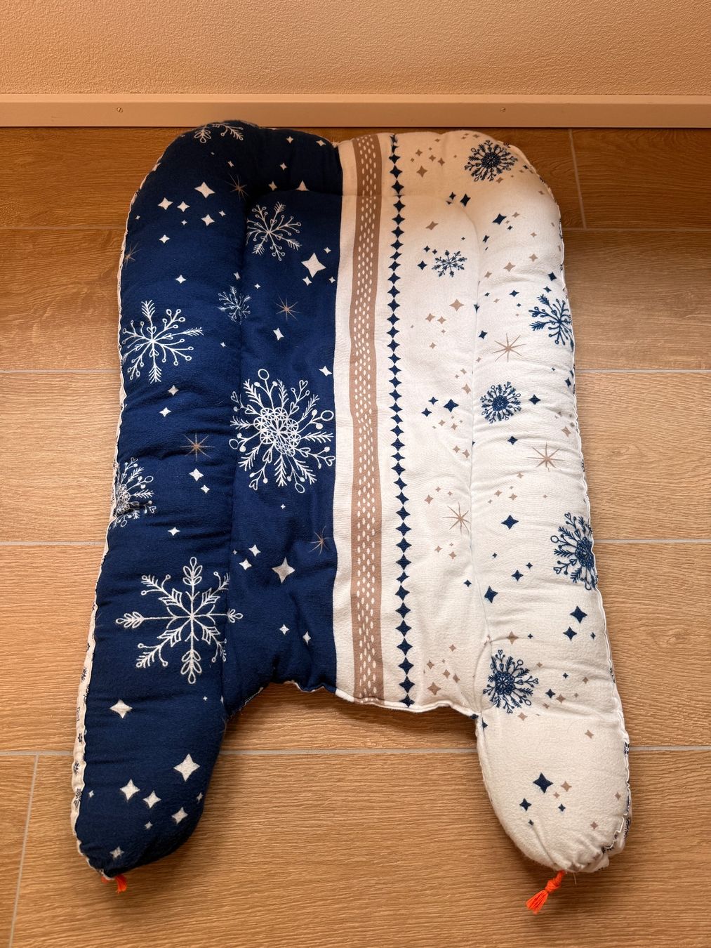 Kissen: Kuschelige Baby Nestchen mit Schneeflockenmuster "Handmade" – Gebraucht aus Brütten von Trinity_ch