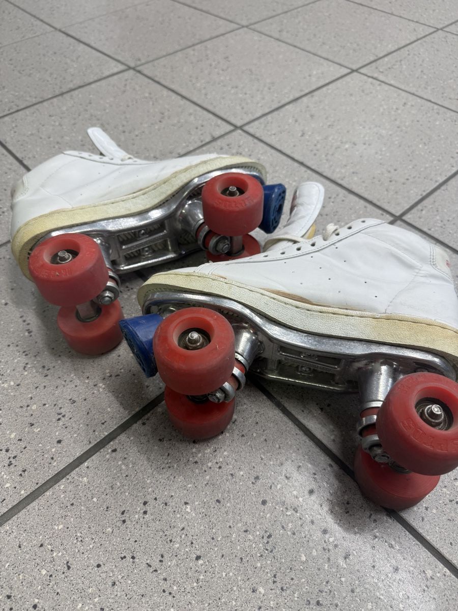 Pattini in linea & Pattini a rotelle: Rollschuhe Big Star Grösse 42 weiss – Usato da Toffen venduto da Margoline