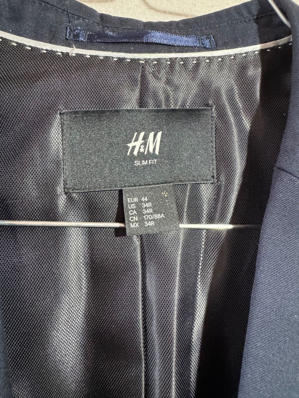 H&M Giacche: Dunkelblauer Blazer von H&M Gr. 44 – Usato da Grosswangen venduto da SALE_SALE_SALE 1