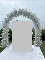 Wunderschöner Blumenbogen für die Hochzeit im Frühling!