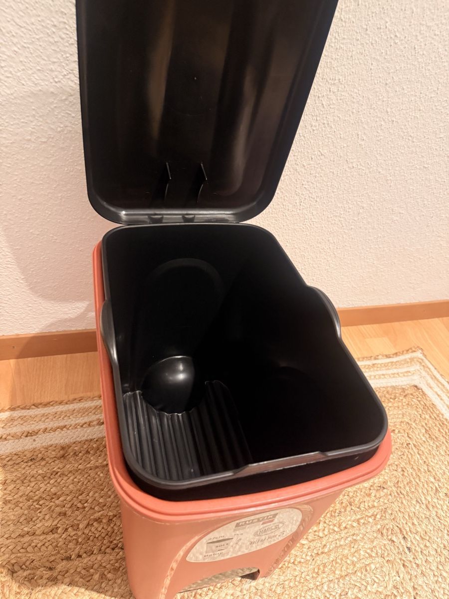 Cestini per rifiuti: Rustik Treteimer, 30L, Orange/Schwarz, Top Zustand! – Usato da Chur venduto da Pedro.Giesteira 2