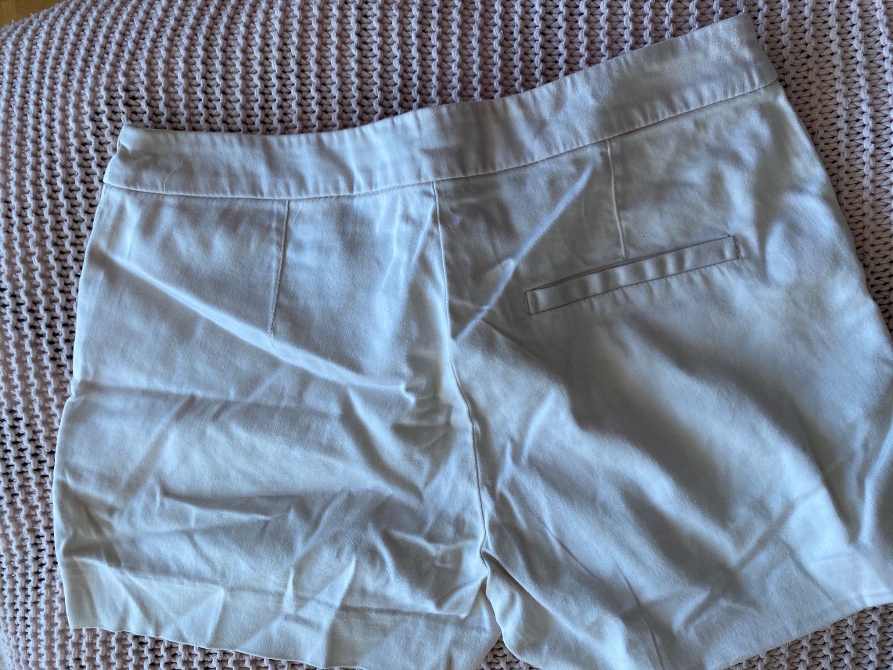 H&M Pantaloni: Short blanc cassé – Usato da Montreux venduto da iza_peche8 4