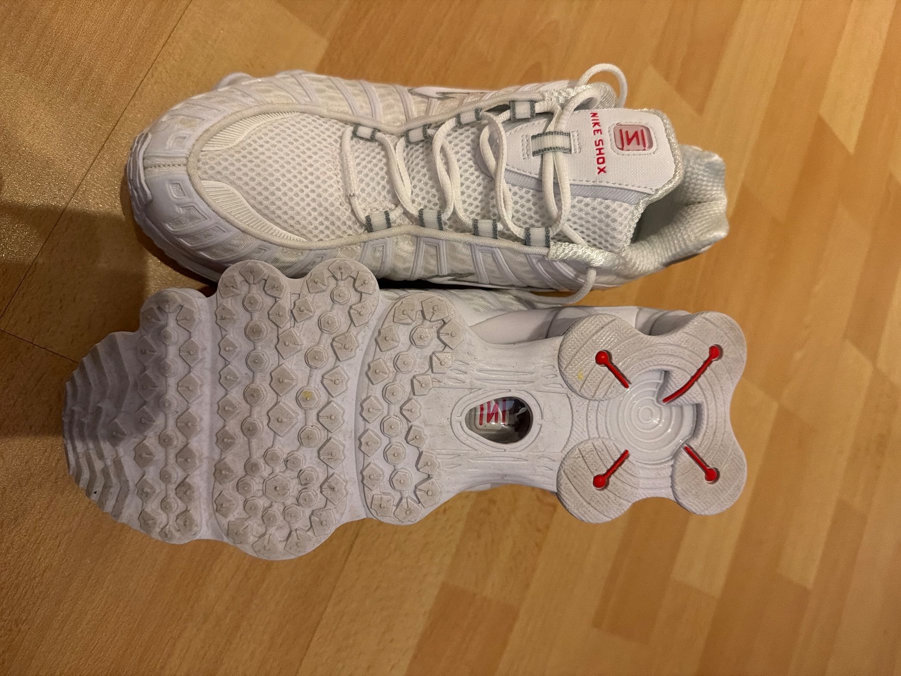 Nike Herrenschuhe: Nike Shox TL White Metallic Silver – Gebraucht aus Sachseln von sda_z6ll 2