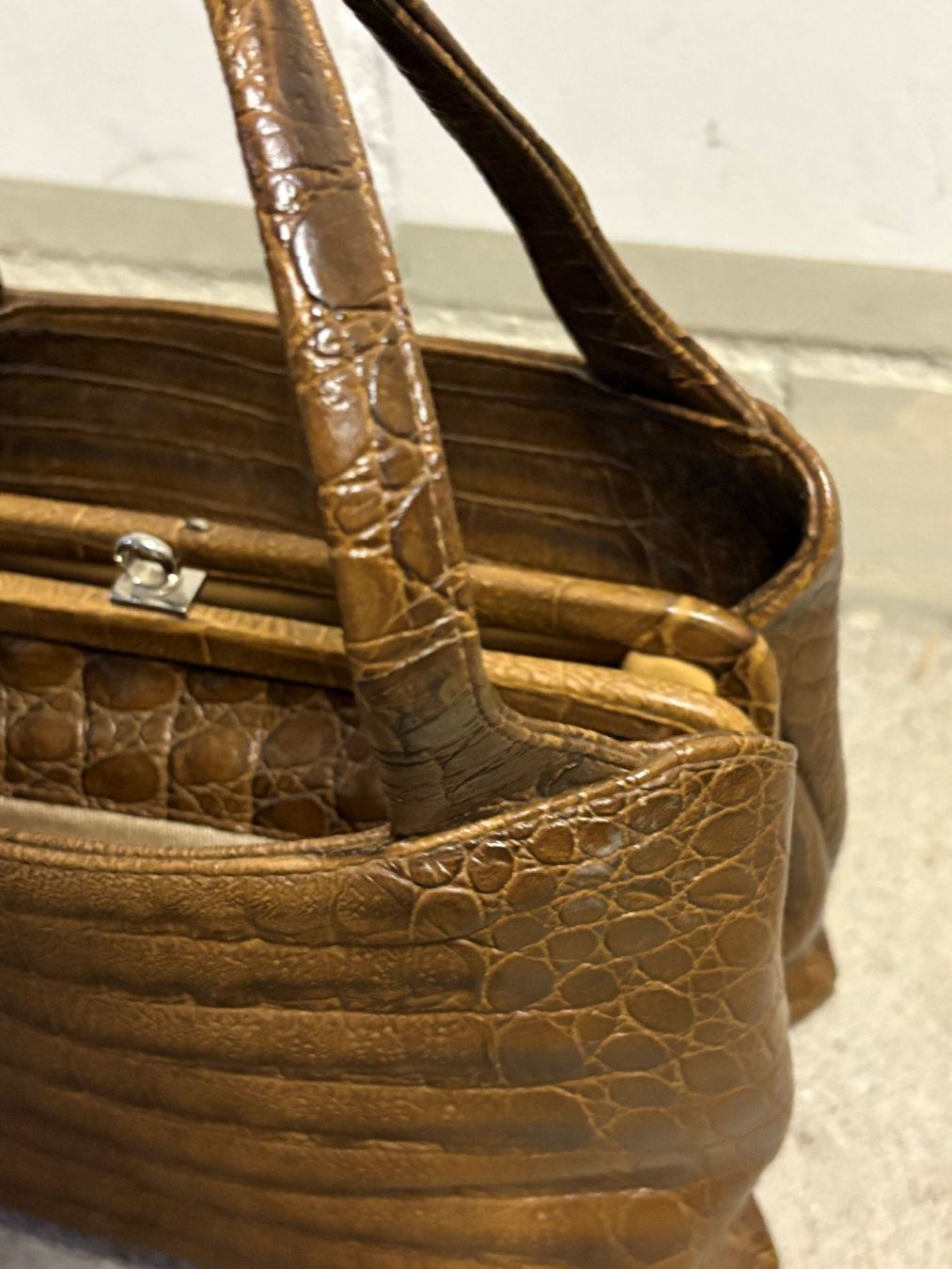Borse da donna: Antike Handtasche "LF Swiss Made", vermutl. Krokoleder – Usato da Gossau/ZH venduto da amazonas66 6