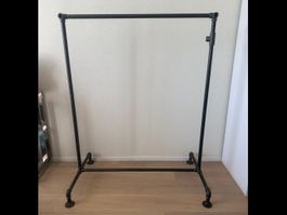 Kleiderständer aus Stahlrohr – Industrial / Loft Style