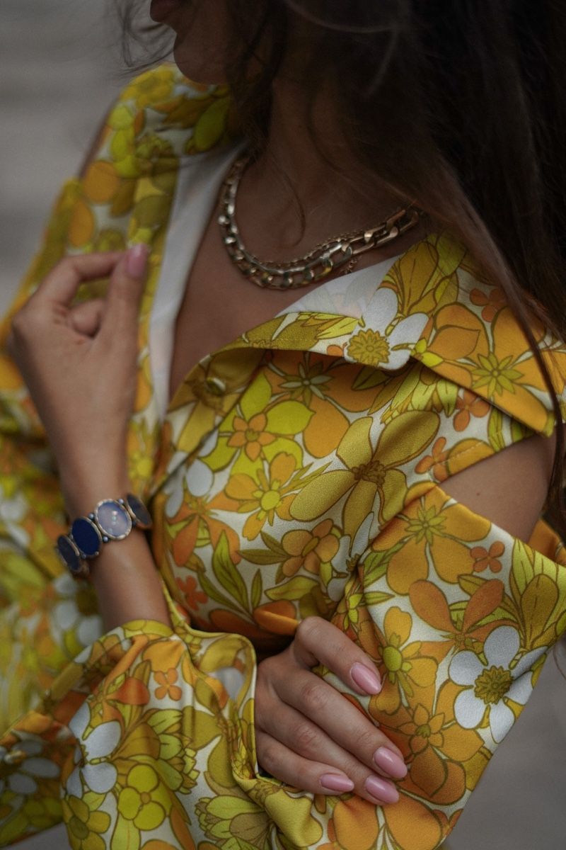 Blusen: Floral shirt with cut shoulder – Neu (gemäss Beschreibung) aus Goldau von Kseniya123 2