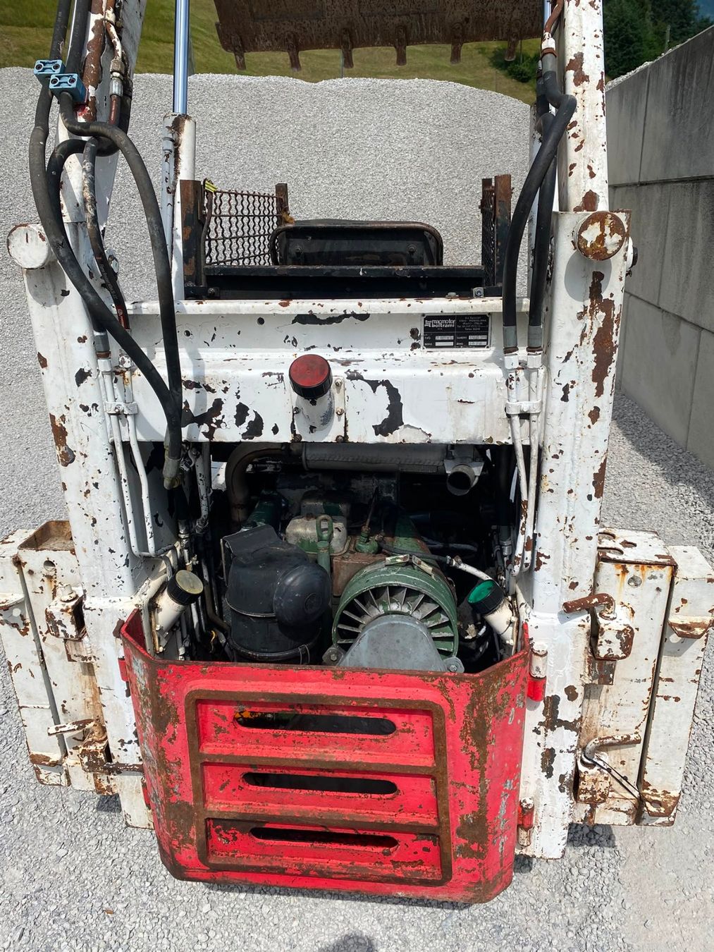 Hoflader: Kompaktlader R40VM, Nr: 1001-P – Defekt aus Kandergrund von 07071963 3
