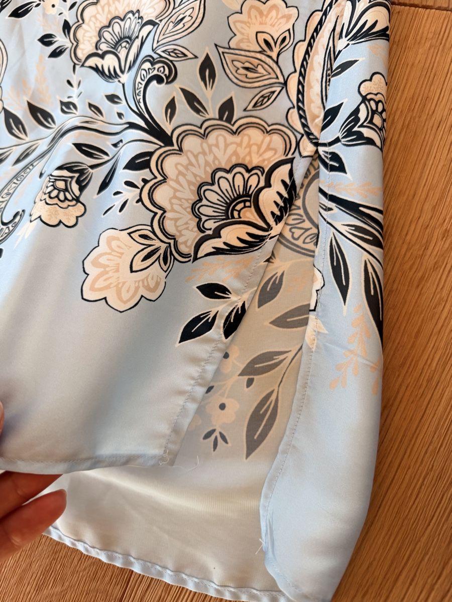 Zara Camicette: Zara oversized Satin Bluse in hellblau Gr.S – Usato da Altendorf venduto da PiaLang 5