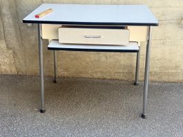 Klassischer Schweizer Küchentisch