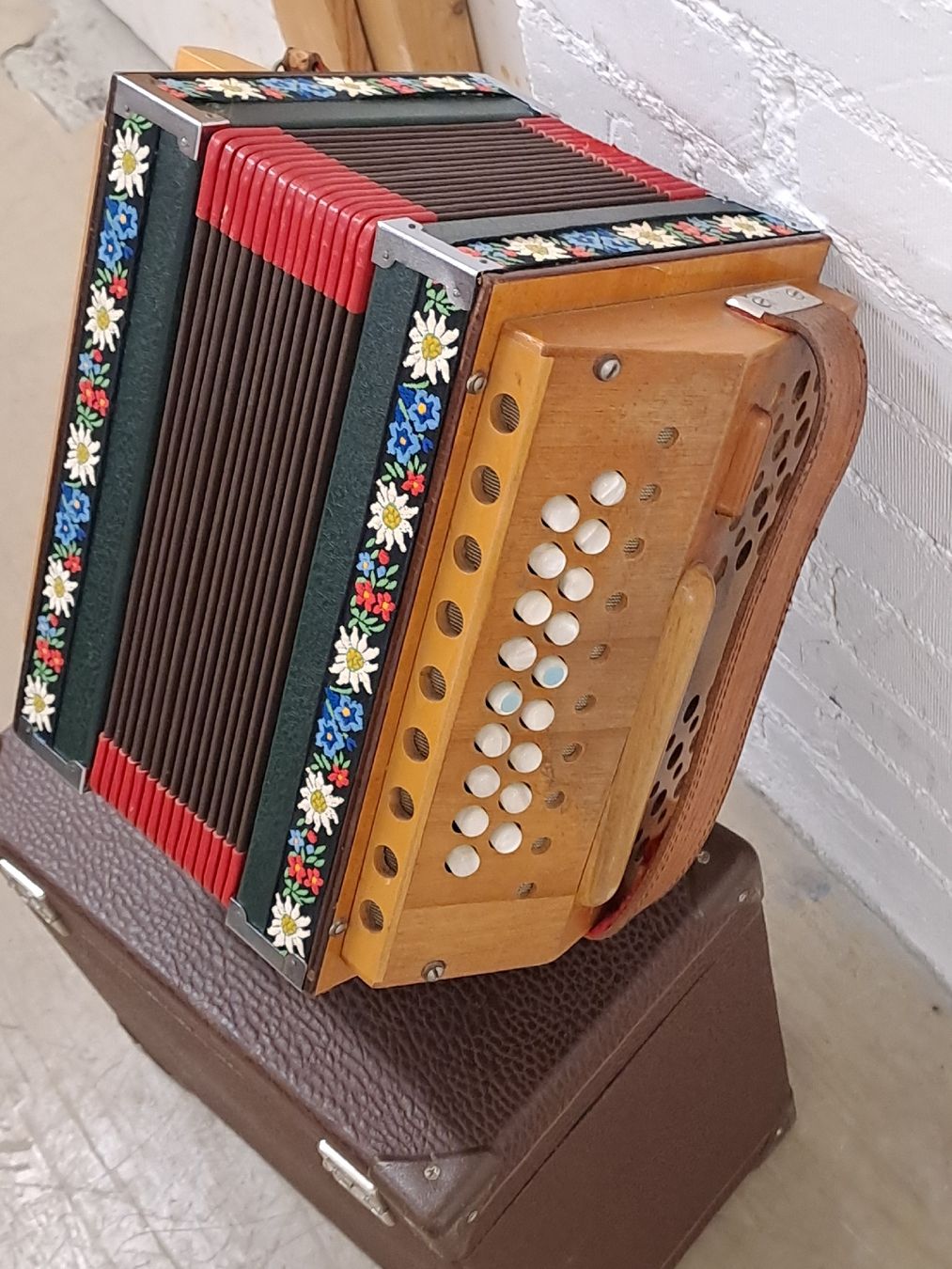 Strumenti musicali: schwyzerorgeli ton B  – Usato da Villeneuve venduto da BibiVintage 7